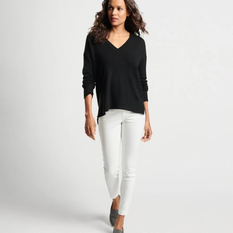 Peter Millar Women's Artisan Crafted Cashmere V-Neck Sweater | Luxurious Soft Knitwear